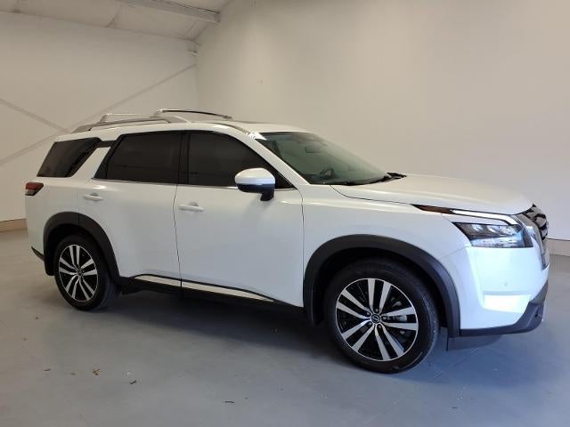 2025 Nissan Pathfinder — side profile view